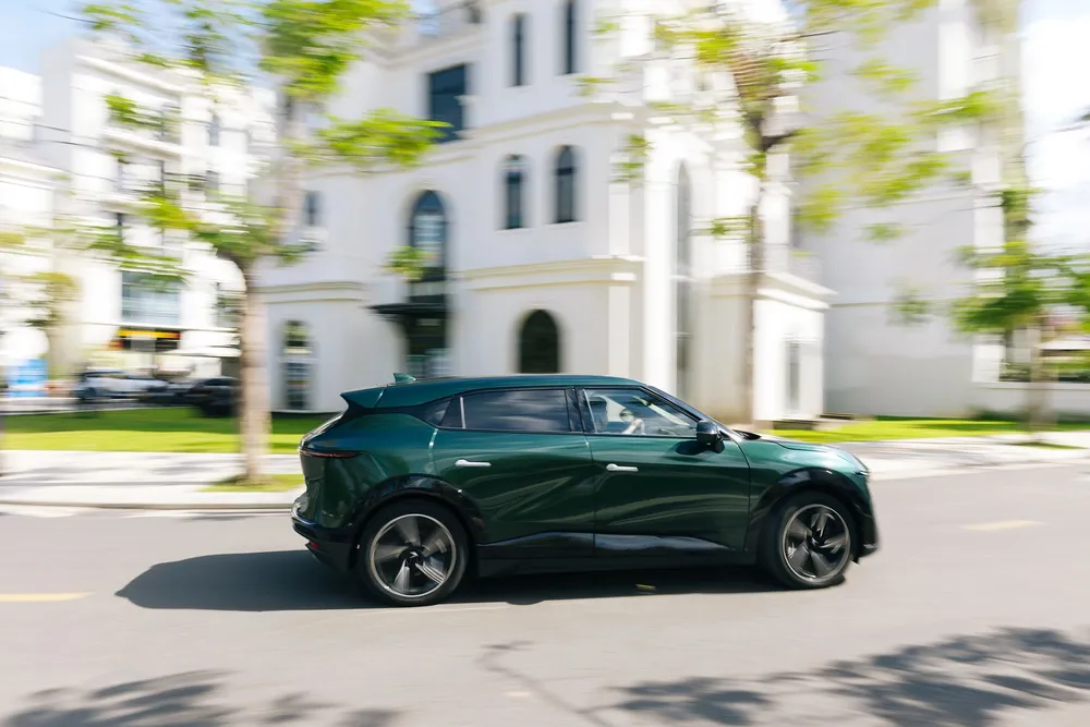 Sạc dễ, đi xa, người dùng “phượt” khắp 3 miền với VF 7