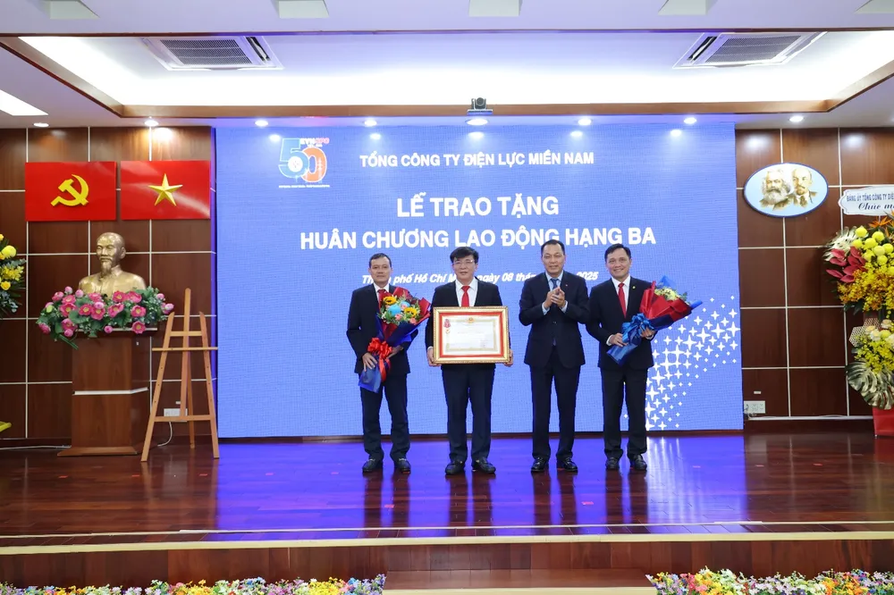EVNSPC tổ chức đón nhận Huân chương Lao động Hạng Ba vì thành tích xuất sắc trong việc triển khai các dự án cấp điện miền núi, hải đảo và hoàn thành công trình đường dây 220kV Kiên Bình - Phú Quốc