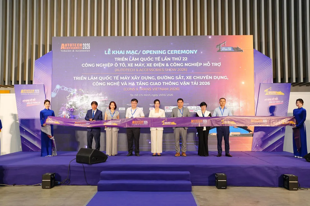 Các đại biểu cắt băng khai mạc hai triển lãm quốc tế lần thứ 22