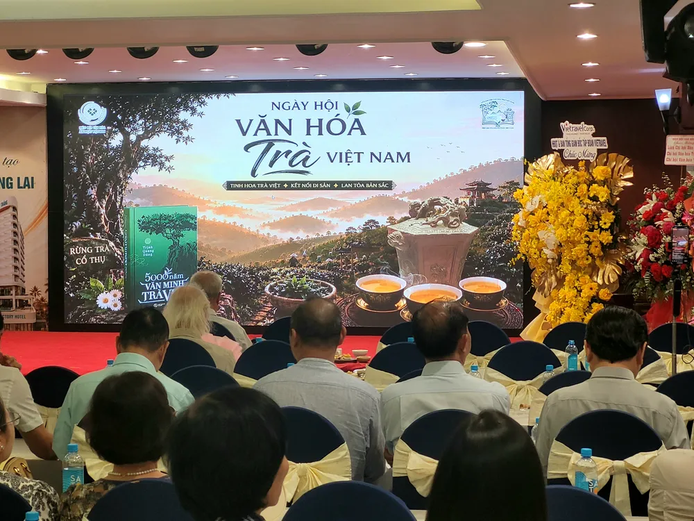 Quang cảnh lễ ra mắt Ngày hội “Bảo tồn và Phát triển Văn hóa Trà Việt” tại TP Hồ Chí Minh