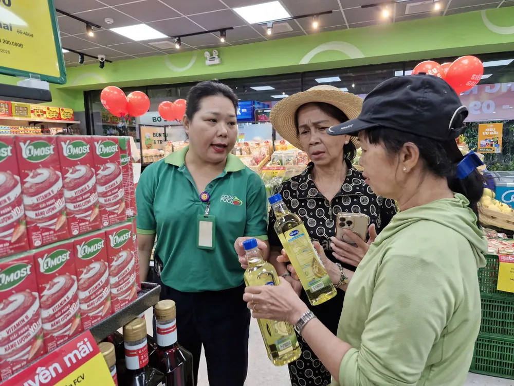 Co.op Food mở rộng mạng lưới tại TPHCM phục vụ nhu cầu mua sắm ở các khu dân cư (HỒNG CHÂU)
