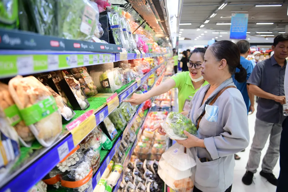 Các sản phẩm hàng tiêu dùng thuộc chương trình bình ổn thị trường được cam kết giữ giá đến 31-3-2027 (HỒNG ANH)