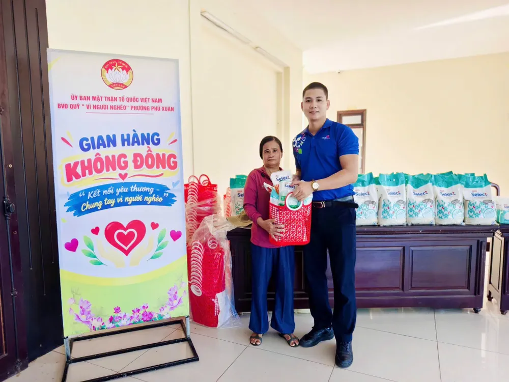 Co.opmart Huế tổ chức gian hàng 0 đồng (THUỲ DƯƠNG)