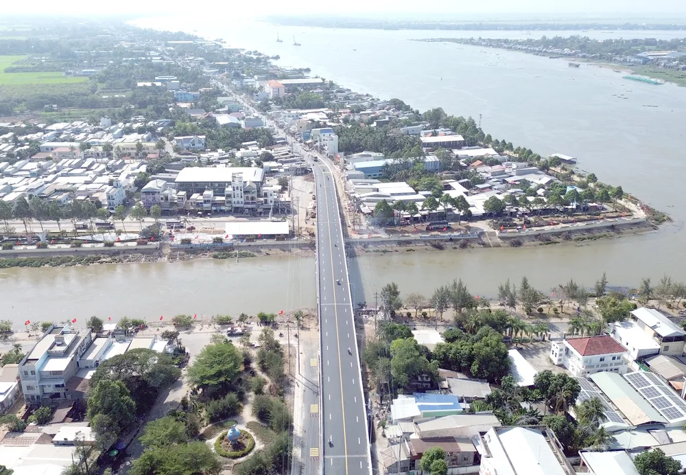 Cầu Hồng Ngự trên quốc lộ 30 đưa vào khai thác đầu năm 2026, góp phần hoàn thiện hạ tầng giao thông, thúc đẩy kinh tế khu vực biên giới tỉnh Đồng Tháp (ẢNH: VINH QUANG)