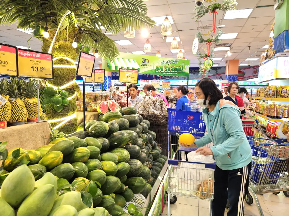 Hàng hóa ngày càng được nâng cao chất lượng, mẫu mã theo thị hiếu của người tiêu dùng (ẢNH: MINH XUÂN)