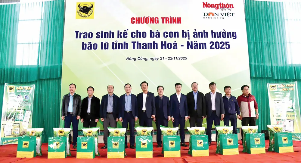 Tổng Giám đốc Ngô Văn Đông trong chuyến đi hỗ trợ nông dân tỉnh Thanh Hóa sau bão lũ
