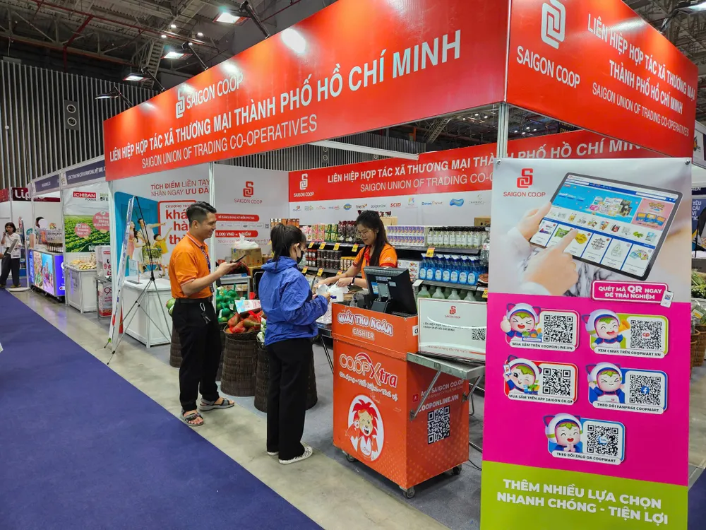Gian hàng của Saigon Co.op tại hội chợ thu hút nhà nhập khẩu