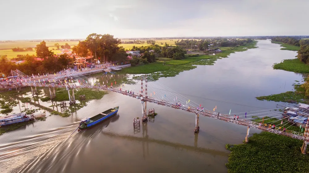 Chùa Nổi (Cổ Sơn tự) ở huyện Vĩnh Hưng, một trong những điểm tham quan thu hút du khách khi đến Long An