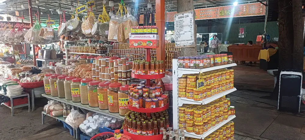 Nhiều sản phẩm muối ớt Tây Ninh được bày bán ở Khu du lịch núi Bà Đen