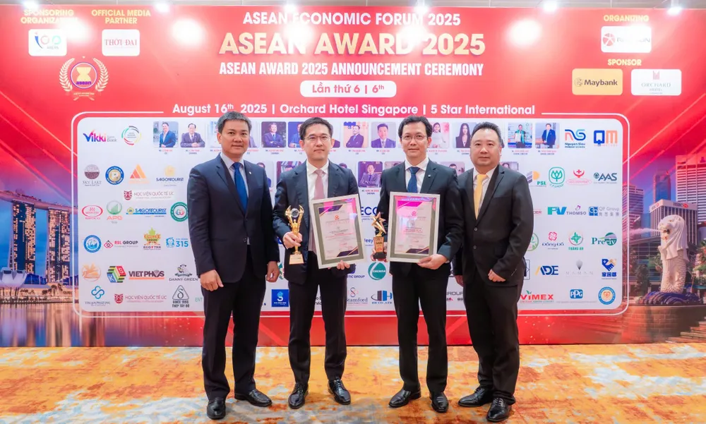 Ban lãnh đạo Công ty C.P. Việt Nam tại lễ trao giải