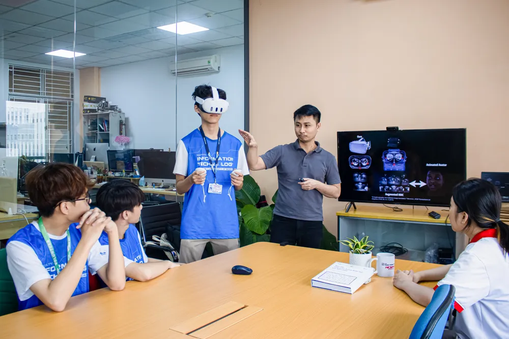 Sinh viên ngành Trí tuệ nhân tạo Trường ĐH Khoa học Tự nhiên (ĐHQG TPHCM) trong giờ học thực hành Ảnh: THANH HÙNG