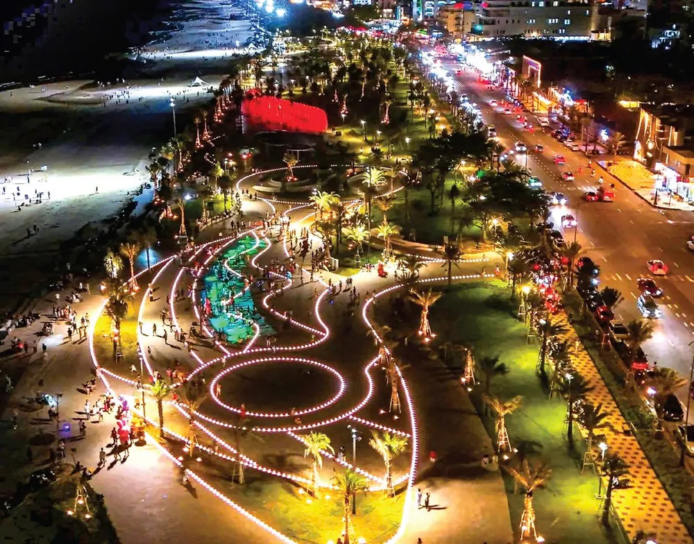 Bãi Sau phường Vũng Tàu, TPHCM lung linh ánh đèn về đêm 