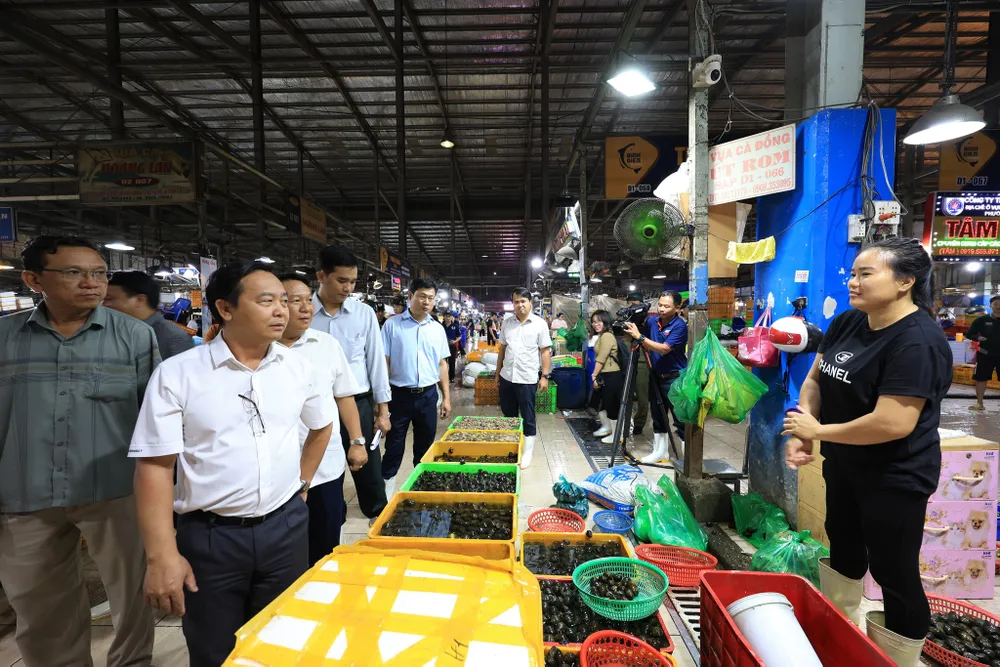 Hàng hóa tại chợ Bình Điền luôn dồi dào, đáp ứng nhu cầu tiêu dùng cao điểm Tết Nguyên đán của người dân