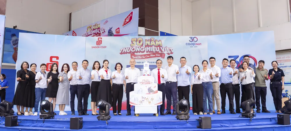 Lãnh đạo Saigon Co.op khởi động chương trình mừng sinh nhật 30 năm thành lập hệ thống siêu thị Co.opmart