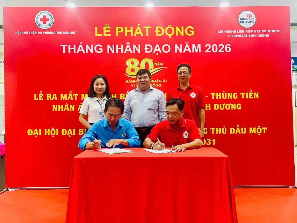 Các đơn vị ký kết tại lễ phát động Tháng Nhân đạo 2026