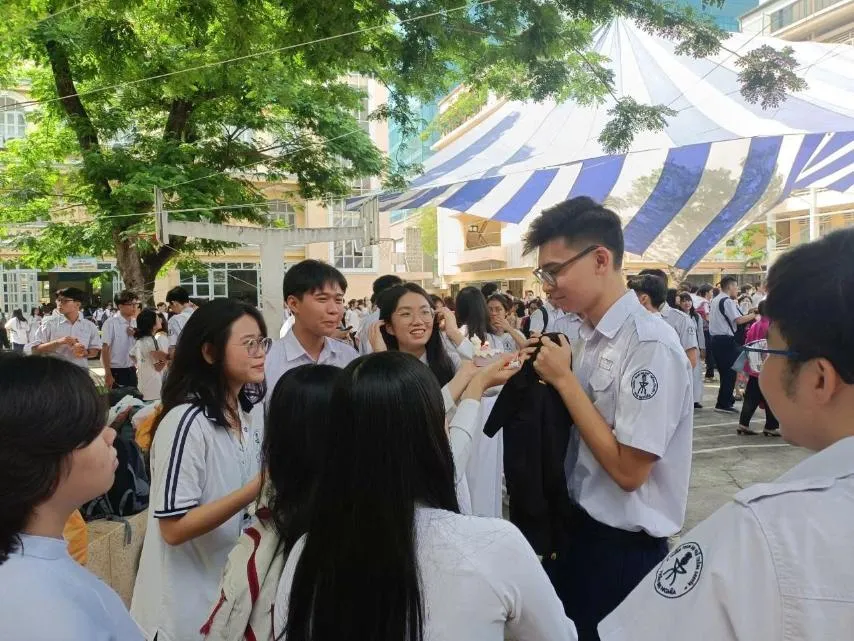 Học sinh lớp 12, Trường THPT chuyên Trần Đại Nghĩa (phường An Khánh, TPHCM)