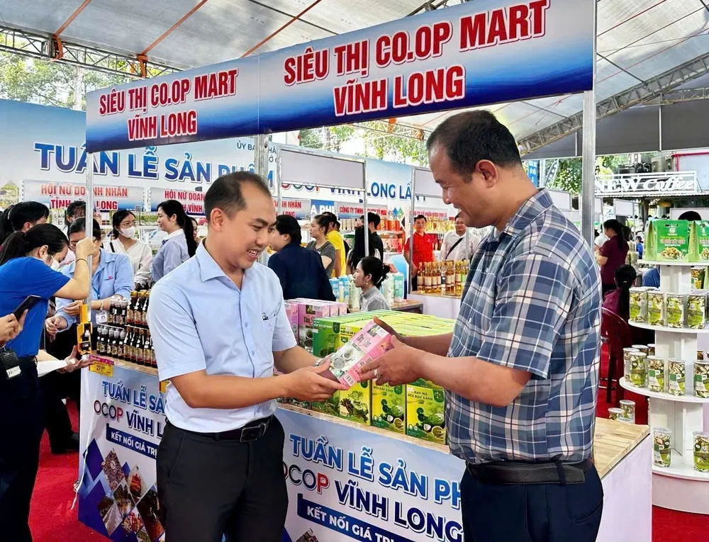 Sản phẩm OCOP Vĩnh Long trưng bày tại siêu thị 