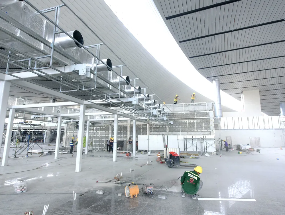 Nhiều khu vực trong nhà ga hành khách sân bay Long Thành đã cơ bản hoàn thành xây dựng (ẢNH: XUÂN TRUNG)