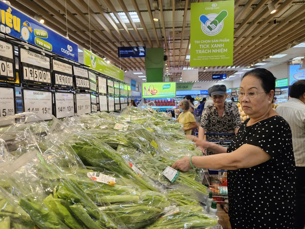 Giá hàng hóa tại kênh bán lẻ hiện đại giữ ổn định nhờ tối ưu chuỗi cung ứng (ẢNH: MINH THY)