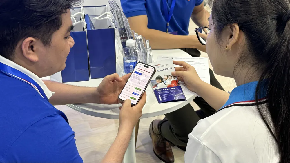 TTCSKH hướng dẫn khách hàng sử dụng APP EVNHCM
