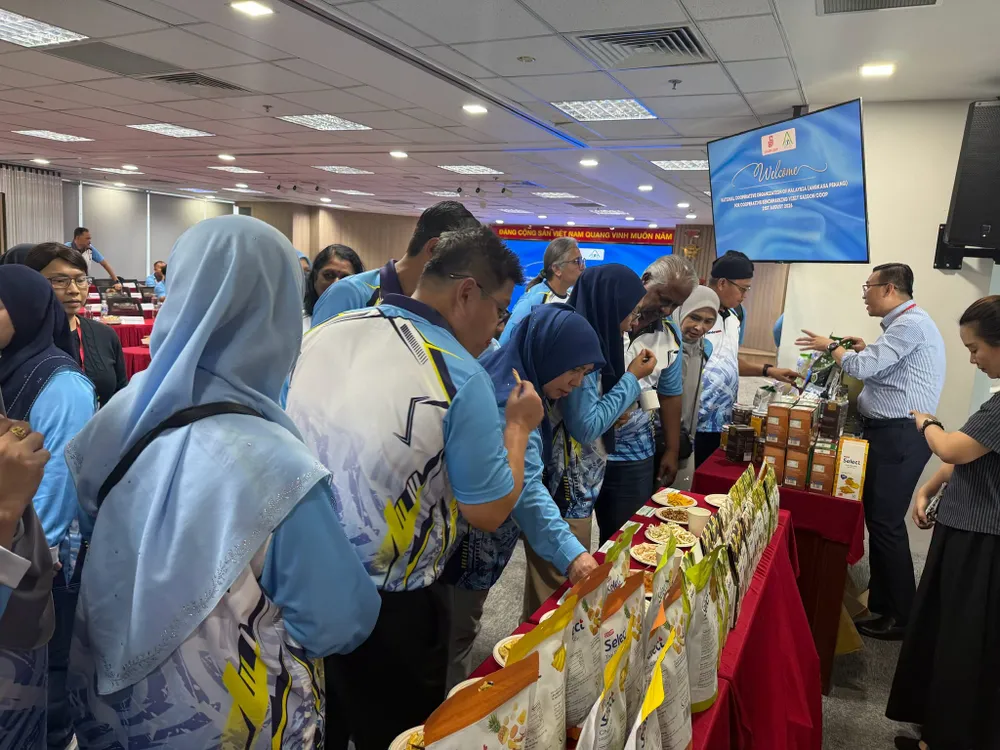 Đoàn đại biểu ANGKASA Penang thăm Saigon Co.op (ẢNH: THÚY HÀ)
