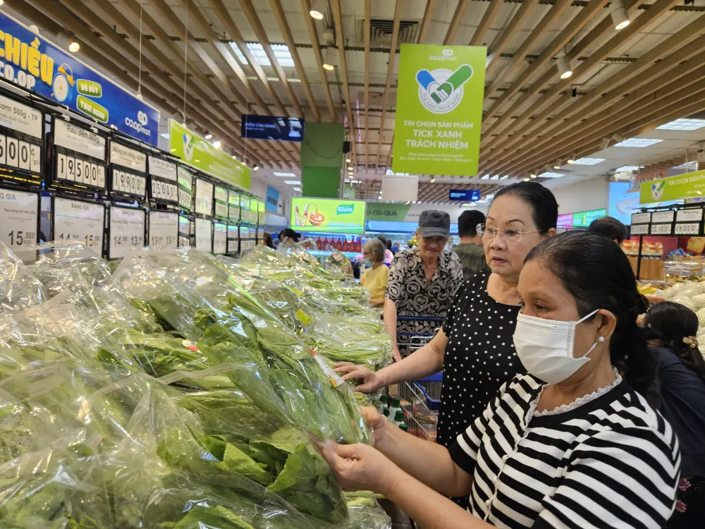 Người tiêu dùng có thể quét mã QR để truy xuất nguồn gốc sản phẩm (ẢNH: HOÀNG ANH)