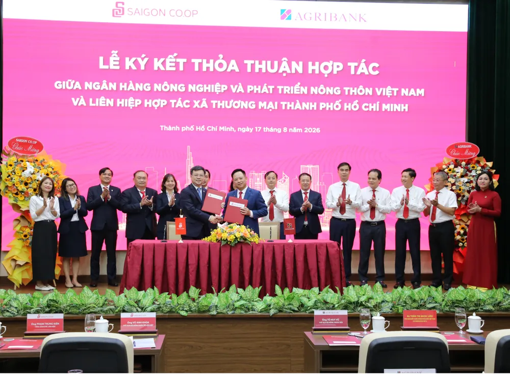 Ký kết hợp tác giữa Agribank và Saigon Co.op (ẢNH: NGUYỄN HIỀN)