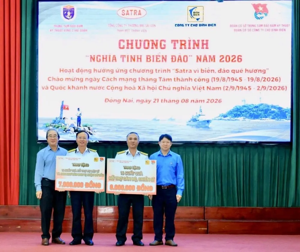 SATRA phối hợp tổ chức chương trình “Nghĩa tình biển đảo” năm 2026, trao quà hỗ trợ cán bộ, chiến sĩ, góp phần lan tỏa các hoạt động vì cộng đồng. (ẢNH HOÀNG HÙNG)
