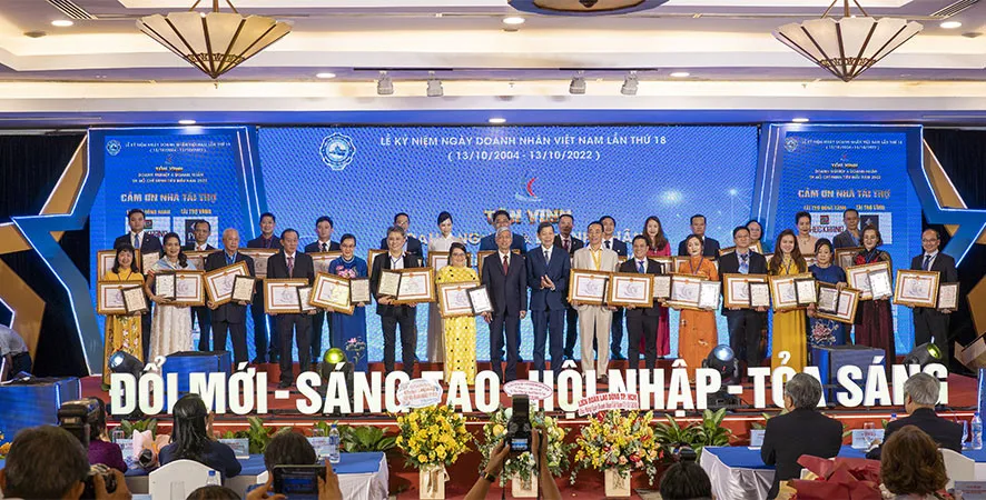Tập đoàn Xây dựng Hòa Bình được tôn vinh doanh nghiệp TPHCM tiêu biểu 2022 ảnh 1