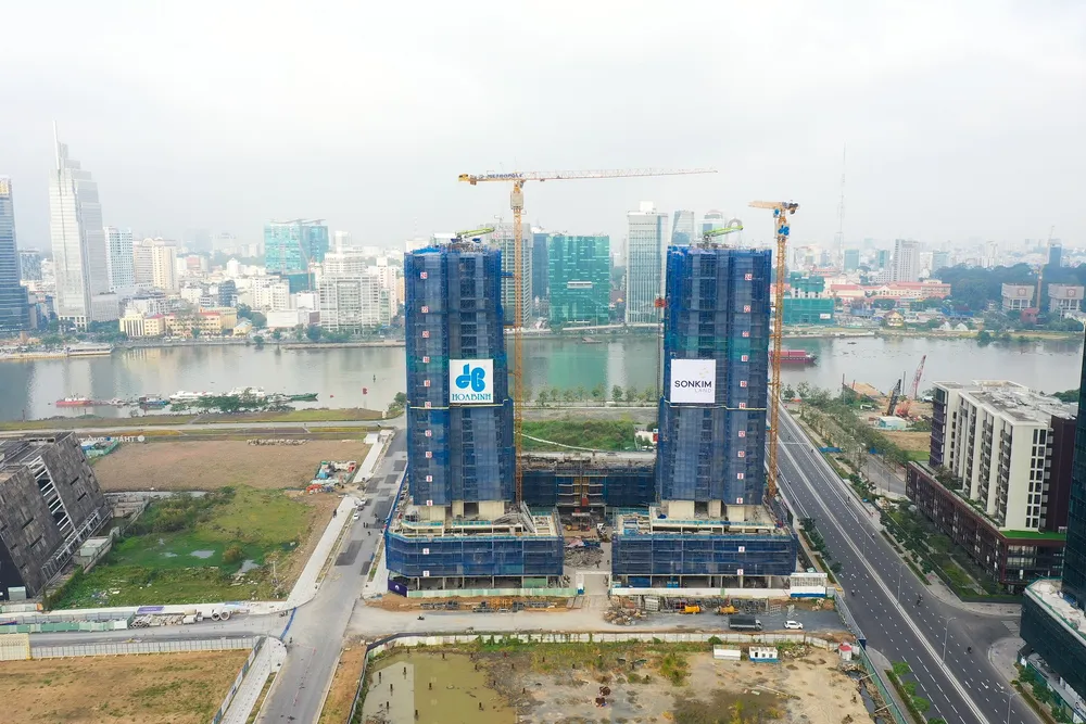 Dự án The Opera Residence – Khu phức hợp Metropole Thủ Thiêm có quy mô gồm 3 tầng hầm, 5 tầng khối đế và 2 tòa tháp cao 20 tầng Dự án The Opera Residence – Khu phức hợp Metropole Thủ Thiêm có quy mô gồm 3 tầng hầm, 5 tầng khối đế và 2 tòa tháp cao 20 tầng
