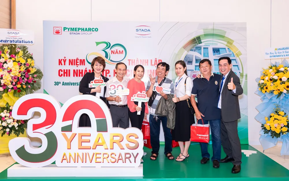 Các nhà thuốc, hiệu thuốc, quầy thuốc, phòng mạch bác sĩ trên địa bàn chụp hình lưu niệm