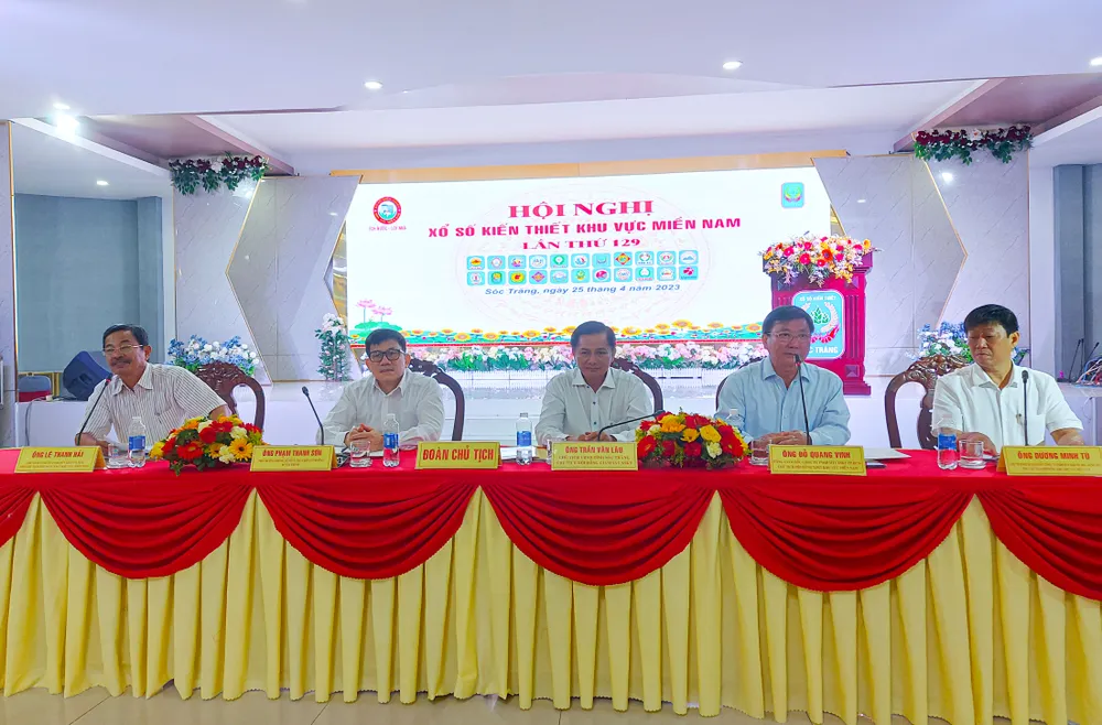 Đoàn chủ tịch hội nghị Đoàn chủ tịch hội nghị