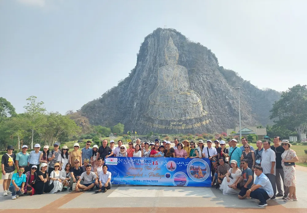 Đoàn tham quan Núi Trân Bảo Phật Sơn (Khao Chee Chan)