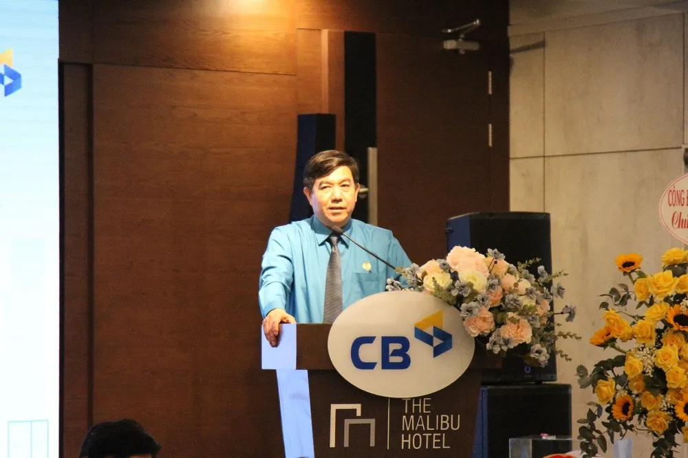 Đồng chí Trần Hồng Tuấn – Phó Chủ tịch Công đoàn Ngân hàng Việt Nam phát biểu tại đại hội