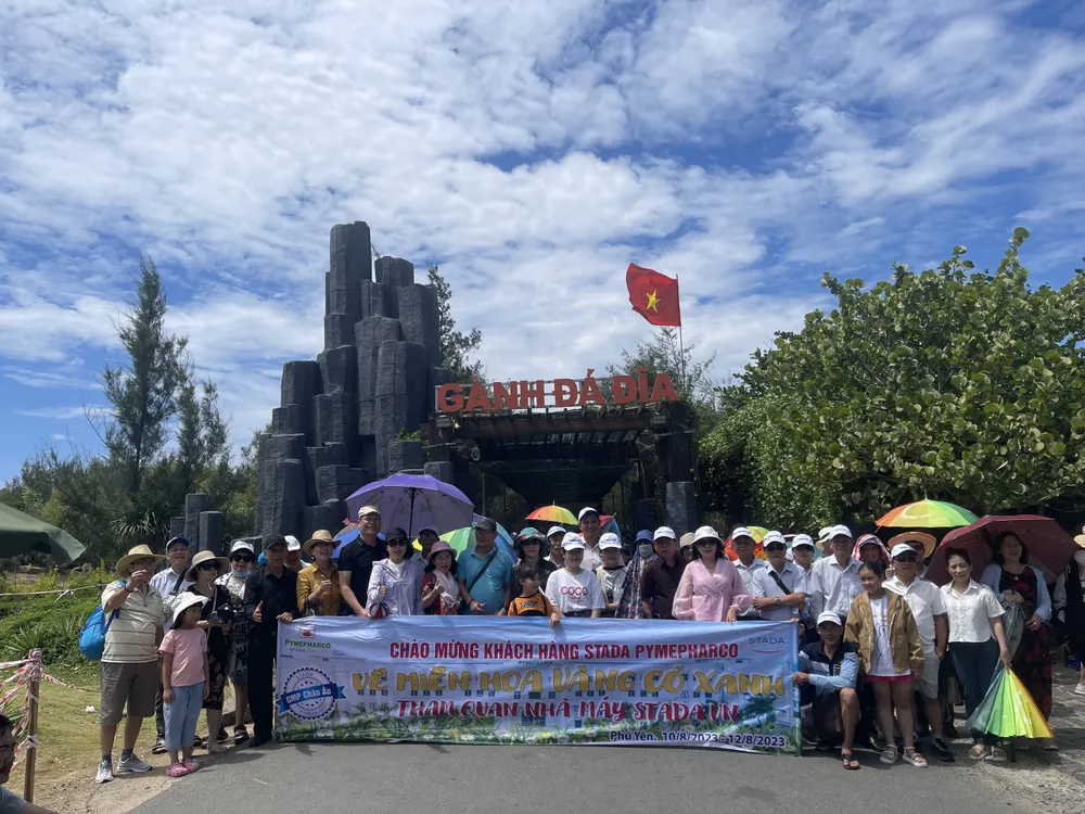 Chụp ảnh tại Gành Đá Dĩa Chụp ảnh tại Gành Đá Dĩa