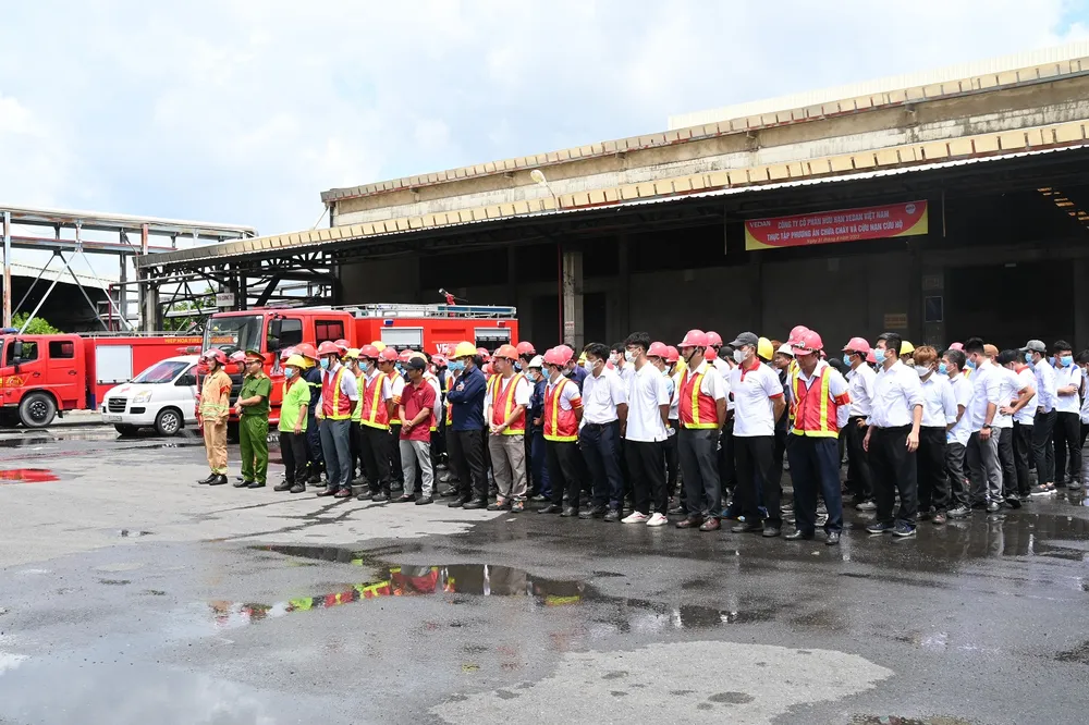 Hơn 100 cán bộ công nhân viên của Công ty tham gia buổi diễn tập