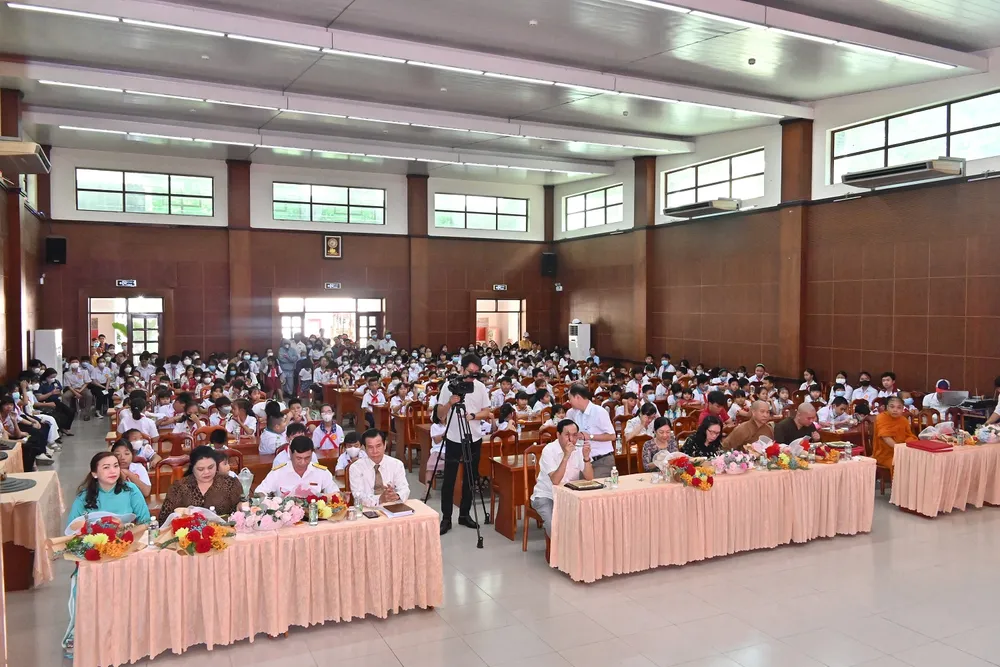 Quang cảnh buổi lễ trao học bổng