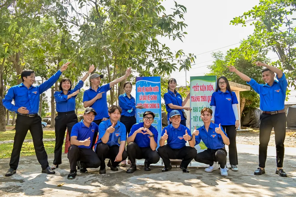 Hưởng ứng tuyên trường bảo vệ môi trường và tiết kiệm điện.jpg