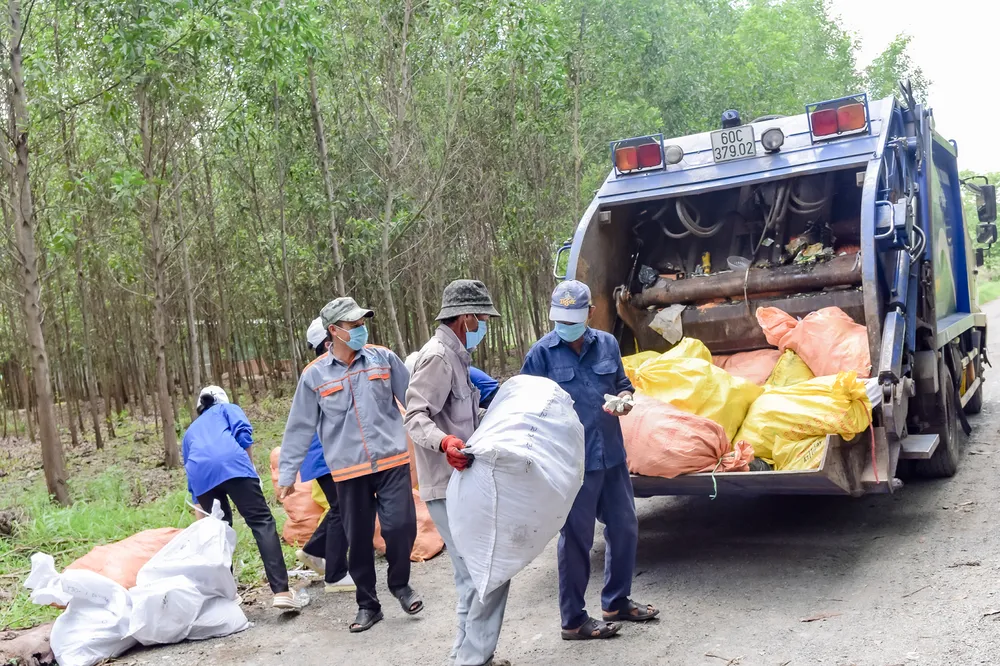 Rác thải sau khi thu gom sẽ được đưa đến các khu xử lý.png