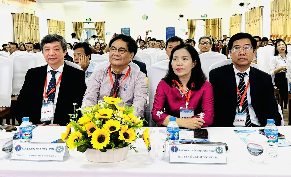 2. Đồng chủ tọa Hội nghị khoa học.jpg