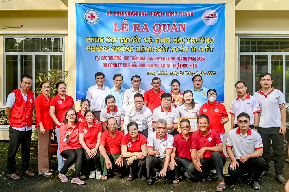 Vedan Việt Nam phối hợp cùng Hội Chữ Thập Đỏ, Phòng y tế, Phòng GD-ĐT và Trung tâm y tế (huyện Long Thành, tỉnh Đồng Nai) phát động Lễ ra quân phun xịt thuốc.jpg