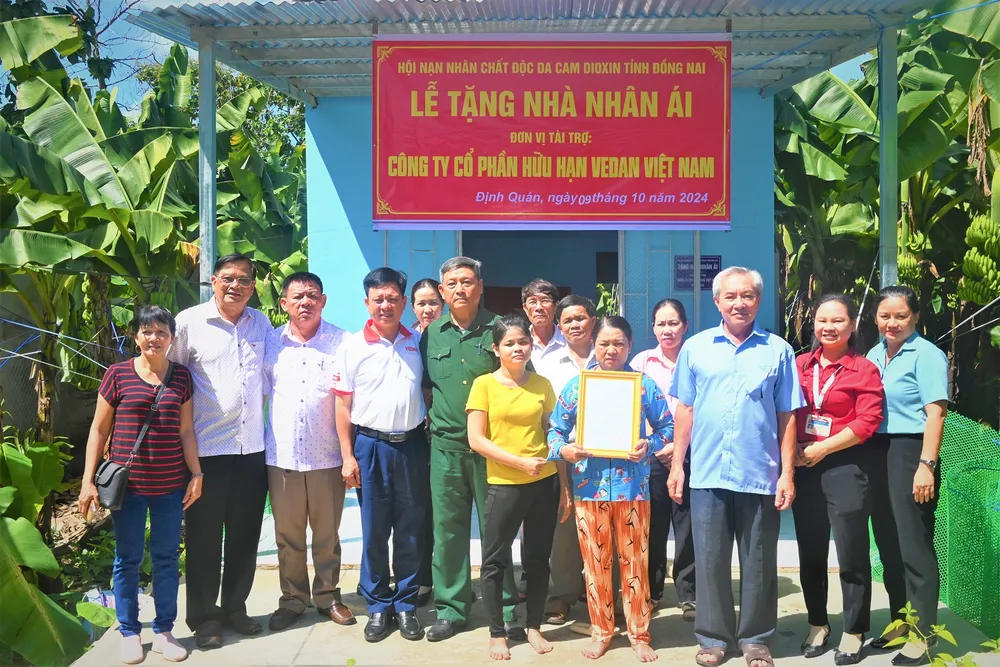 Trao tặng căn nhà nhân ái cho gia đình bà Mai Thị Thu tại Định Quán, Đồng Nai.JPG