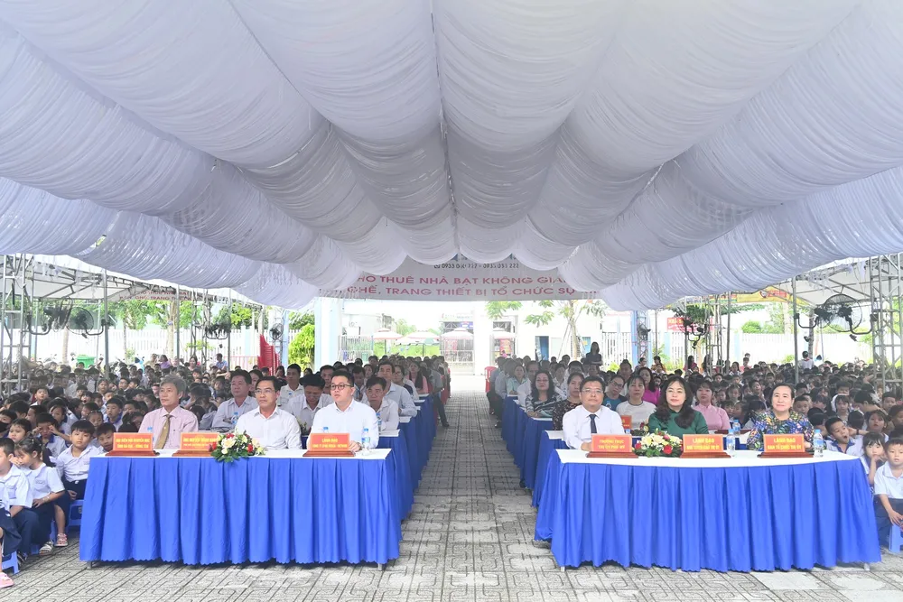 Toàn cảnh buổi lễ trao học bổng tại Trường Tiêu học Phú Mỹ.JPG