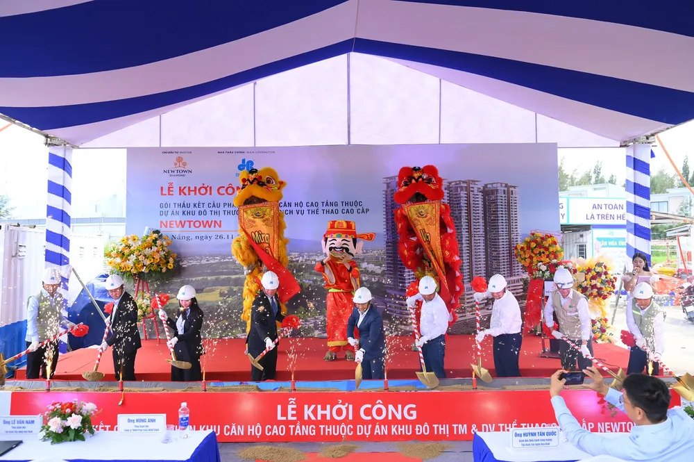 Nghi thức xúc cát khởi công.jpeg