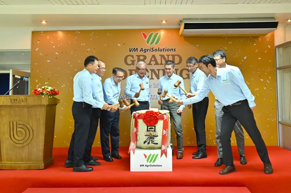 Đại diện Vedan và Mitsui thực hiện nghi thức Kagami Biraki khai trương Công ty TNHH VM AgriSolutions..JPG