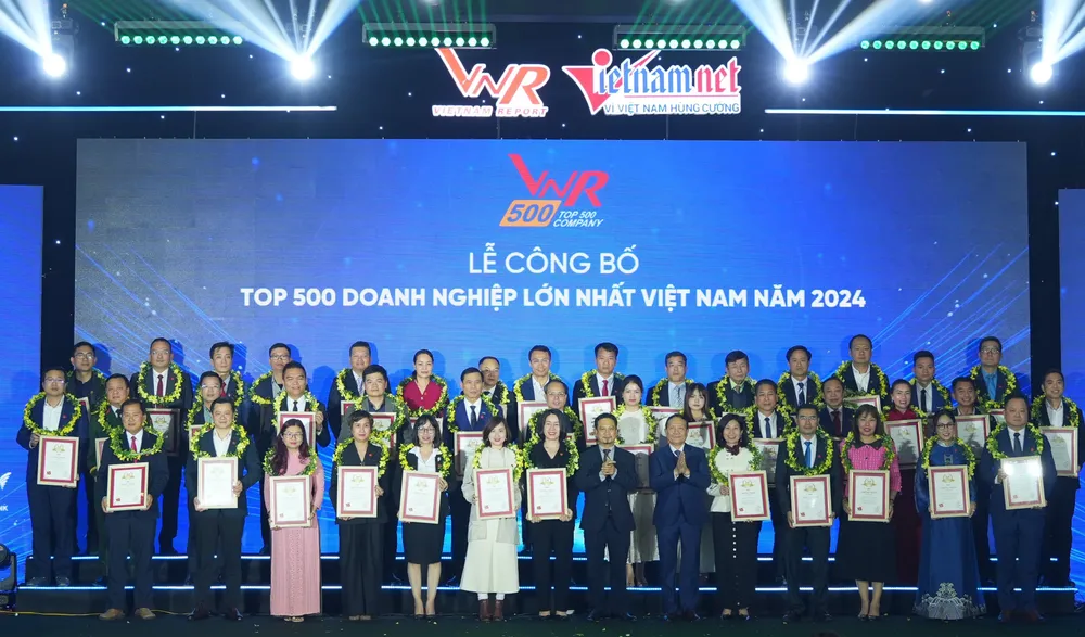 Toàn cảnh tôn vinh Top 500 Doanh nghiệp lớn nhất Việt Nam năm 2024.jpg