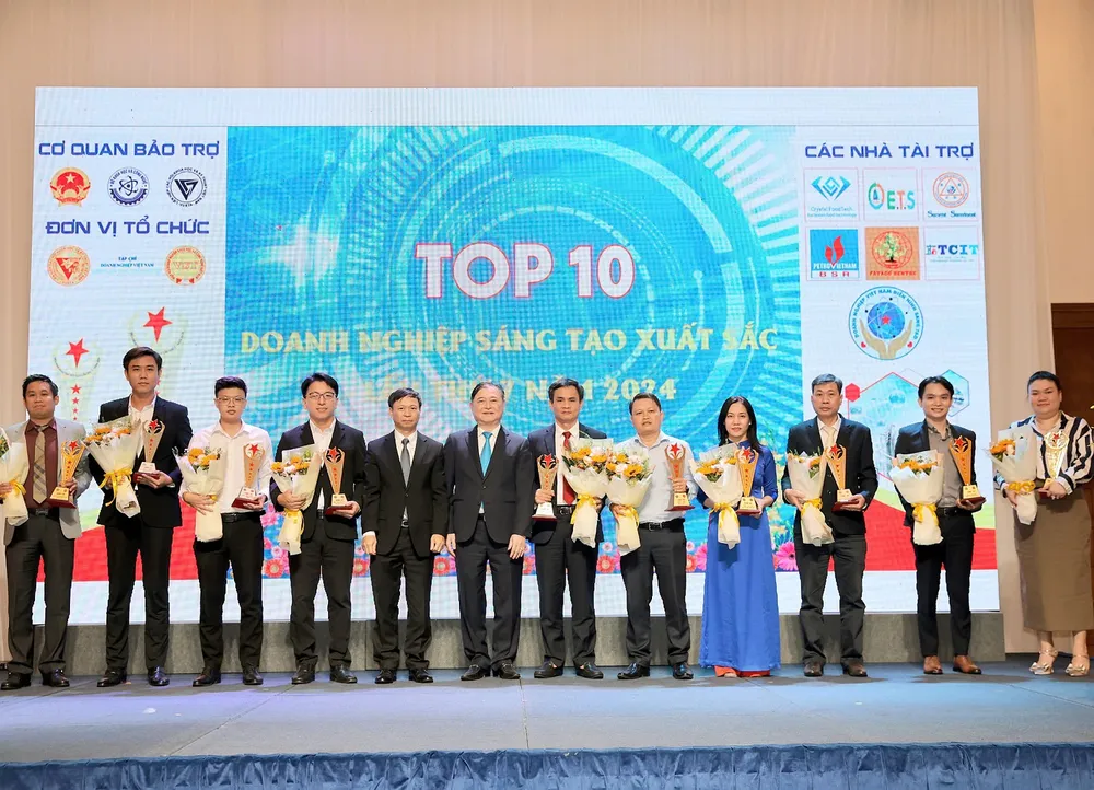 2.Yến sào Khánh Hòa Top 10 Doanh Nghiệp sáng tạo xuất sắc năm 2024.jpg