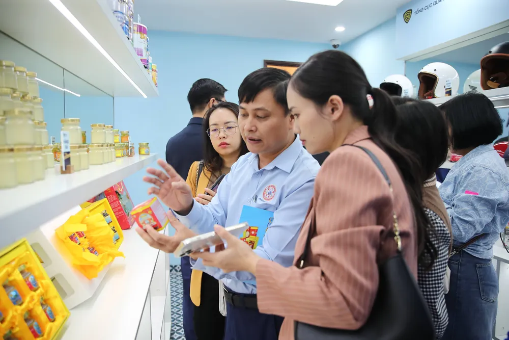 Hình 3 Hướng dẫn khách hàng mua đúng sản phẩm Yến sào Khánh Hòa.JPG