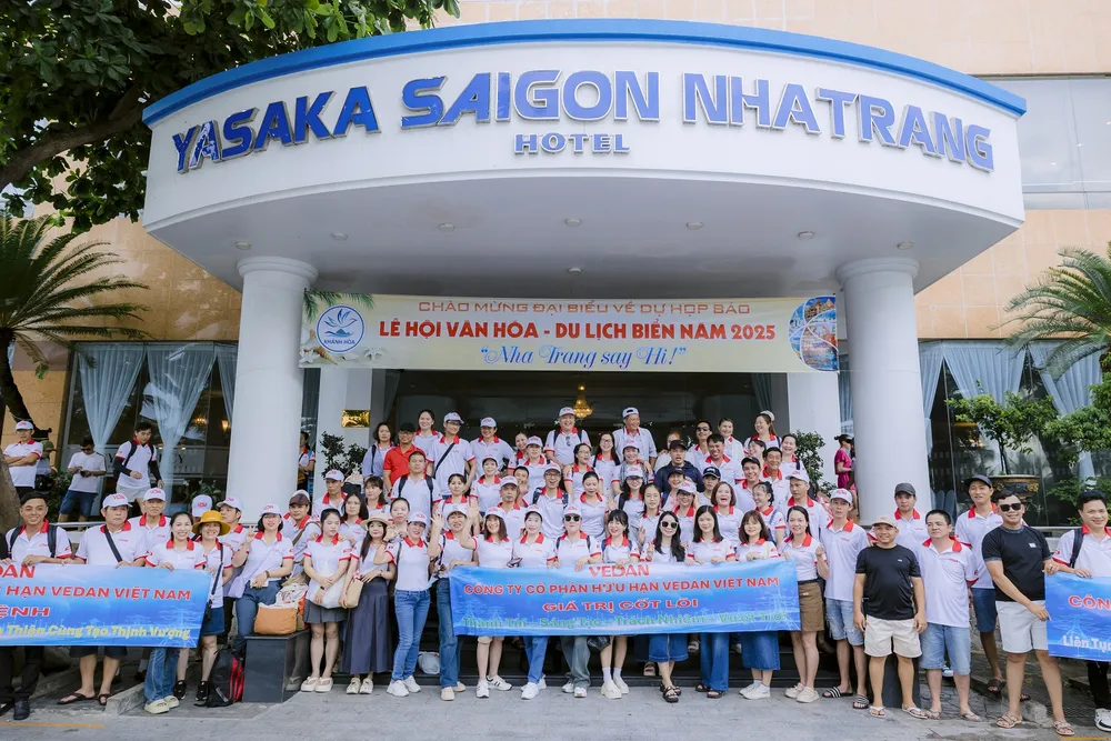 Tập thể CB-CNV  Vedan Việt Nam  chụp ảnh lưu niệm trong chuyến du lịch.JPG