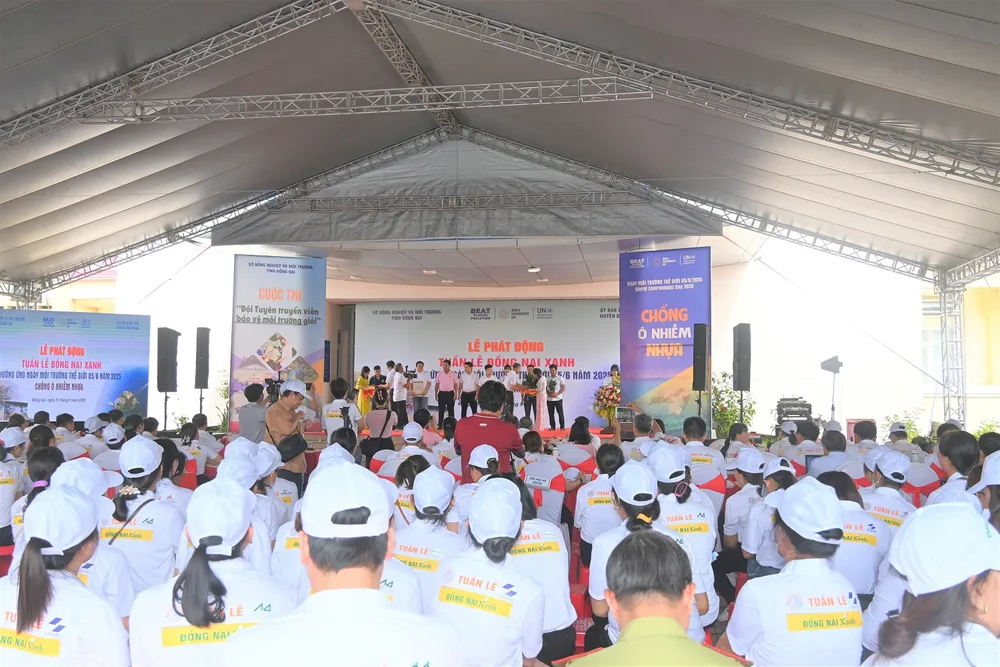 Đông đảo người dân tham gia chương trình Tuần lễ Đồng Nai xanh.JPG